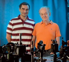 Zeno Gaburro con il professor Federico Capasso nei laboratori dell’Università di Harvard